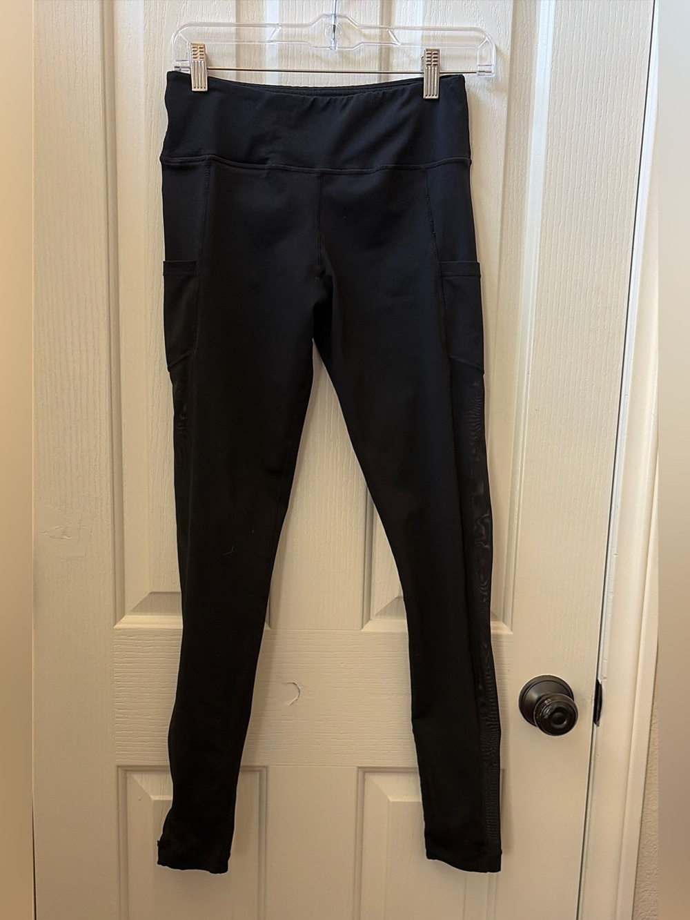 Black High-Waist Athletic Leggings with Side Pockets and Sheer Side Panels